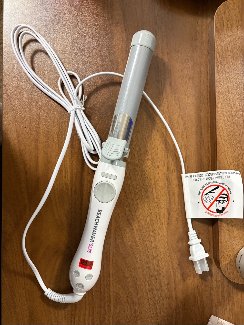 BEACHWAVER White Ceramic Curling Wand for Women